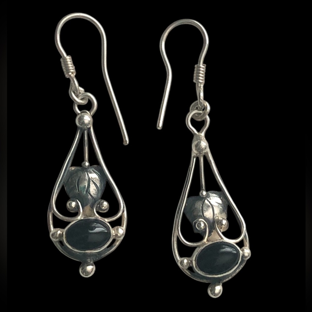 Vintage Sterling silver w/onyx Native Indian design dangling earrings